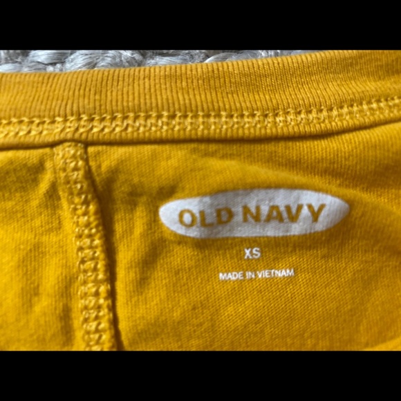 Old navy yellow t-shirt - Picture 4 of 4